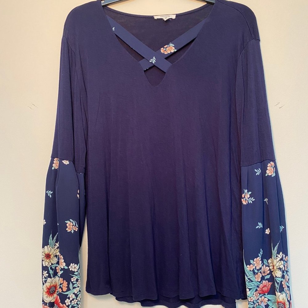 Maurices Navy Top w/ Floral Bell Sleeves Sz XL